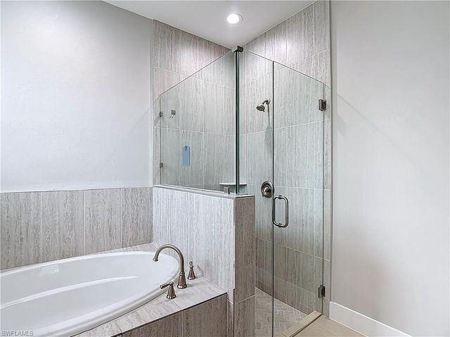 594 31st ST NW, Naples, FL 34120