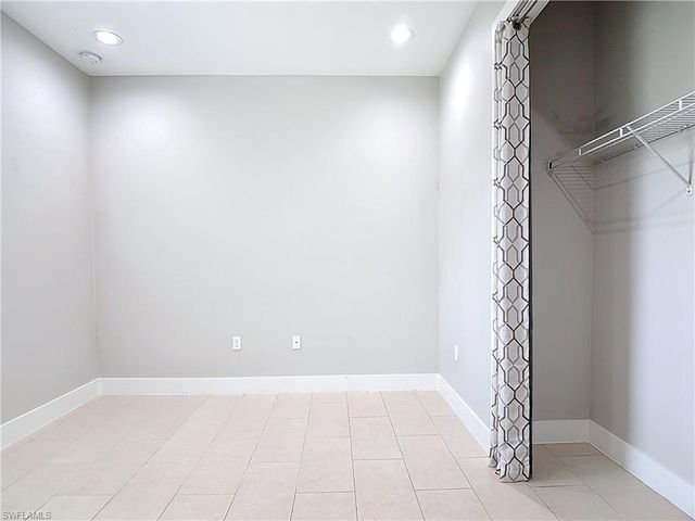 594 31st ST NW, Naples, FL 34120