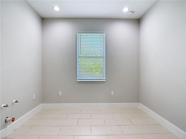 594 31st ST NW, Naples, FL 34120