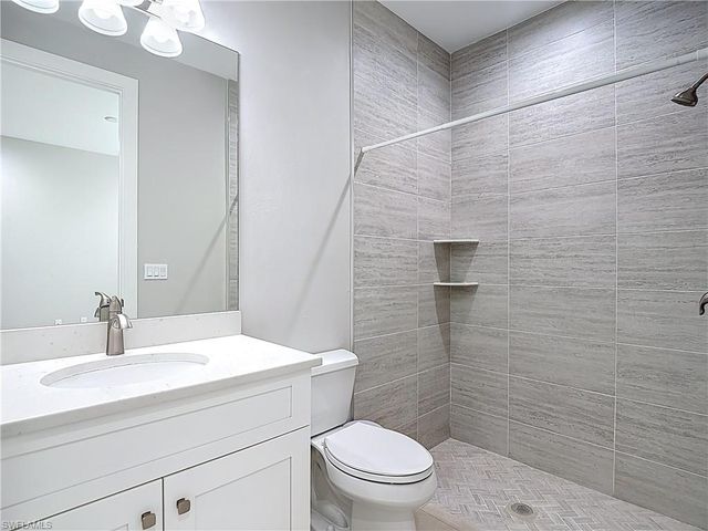 594 31st ST NW, Naples, FL 34120