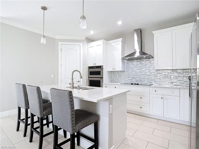 594 31st ST NW, Naples, FL 34120