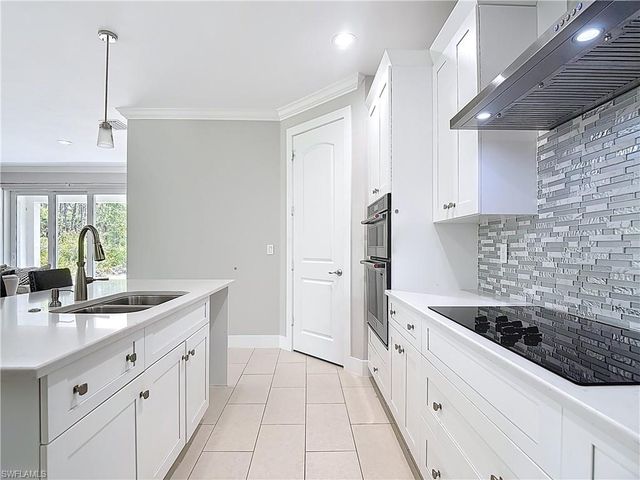 594 31st ST NW, Naples, FL 34120