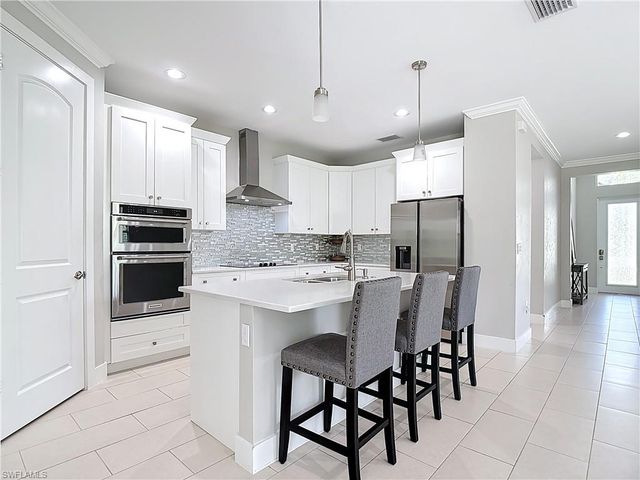 594 31st ST NW, Naples, FL 34120