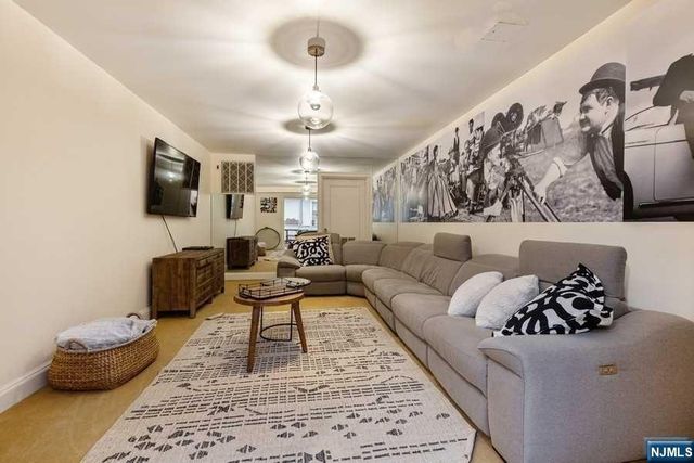 218 Truman Drive, Cresskill, NJ 07626