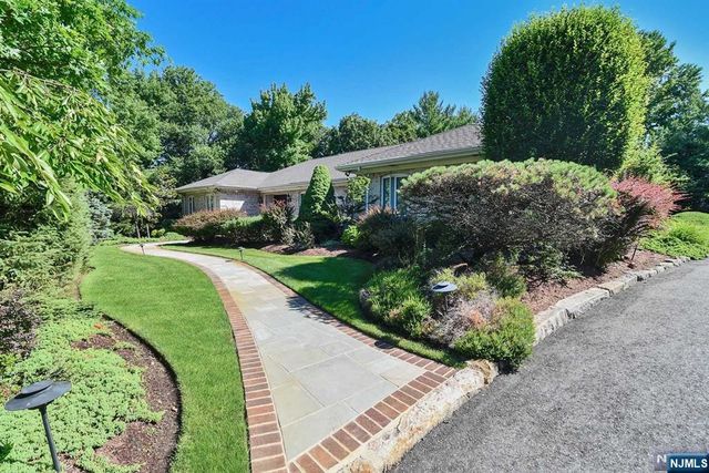 218 Truman Drive, Cresskill, NJ 07626