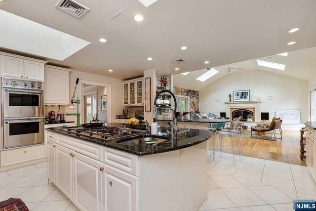218 Truman Drive, Cresskill, NJ 07626