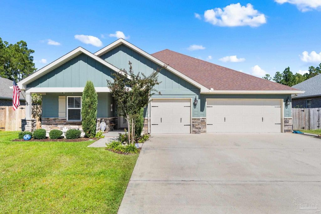 7986 Majestic Cypress Dr, Milton, FL 32583