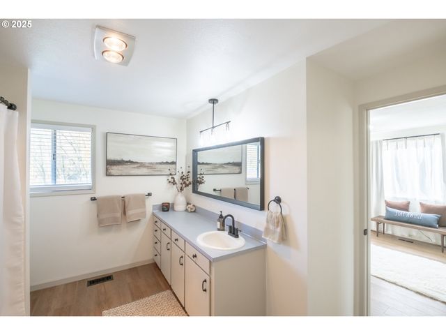 5015 Ne AUBURN Rd, Salem, OR 97317