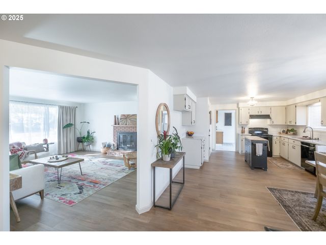 5015 Ne AUBURN Rd, Salem, OR 97317