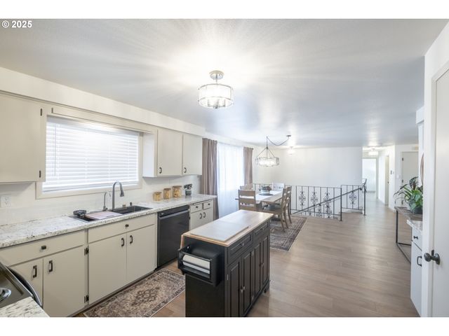 5015 Ne AUBURN Rd, Salem, OR 97317