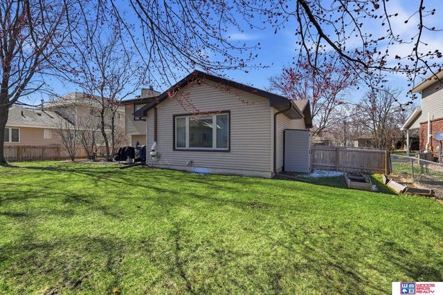4940 S 73rd Street, Lincoln, NE 68516
