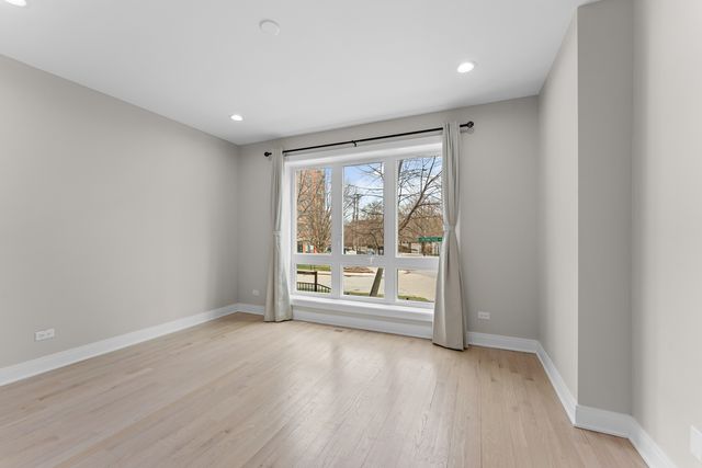 7428 N Rogers Avenue 1W, Chicago, IL 60626