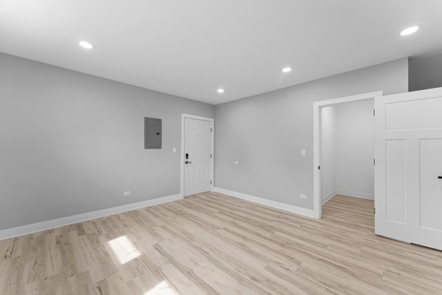 7428 N Rogers Avenue 1W, Chicago, IL 60626