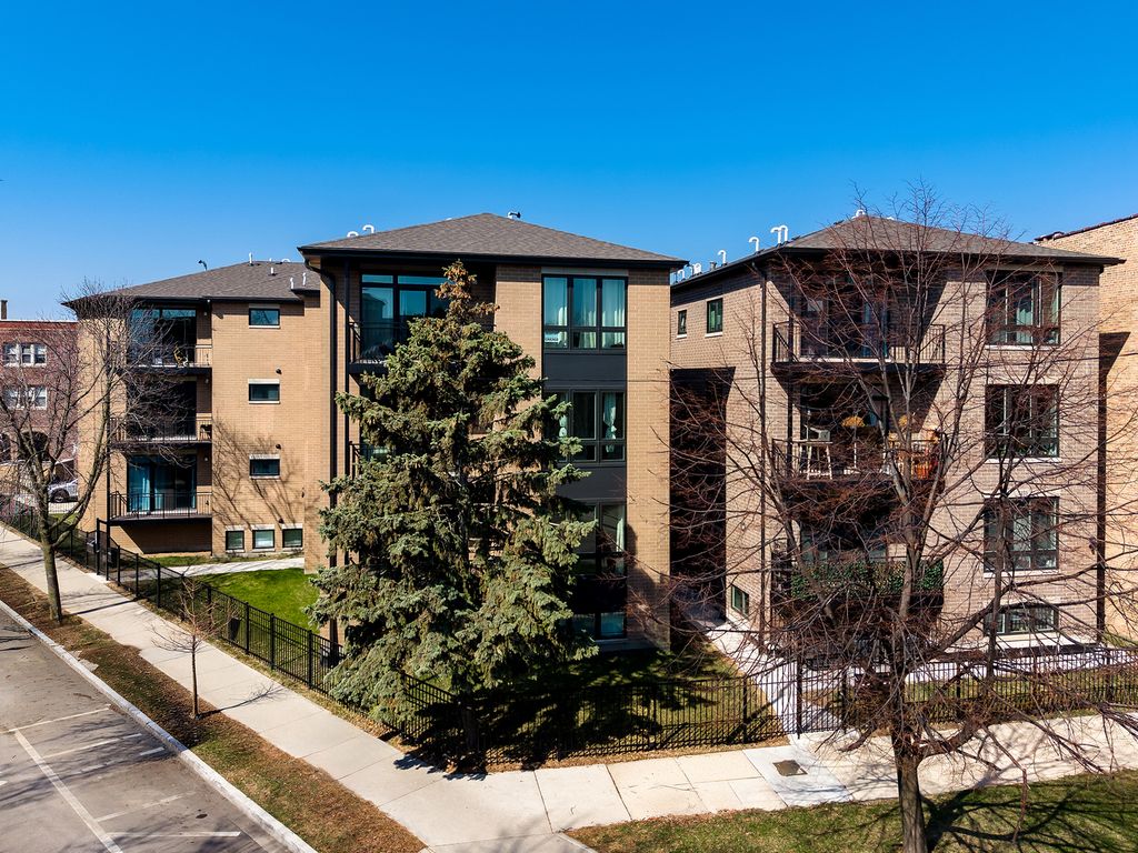 7428 N Rogers Avenue 1W, Chicago, IL 60626