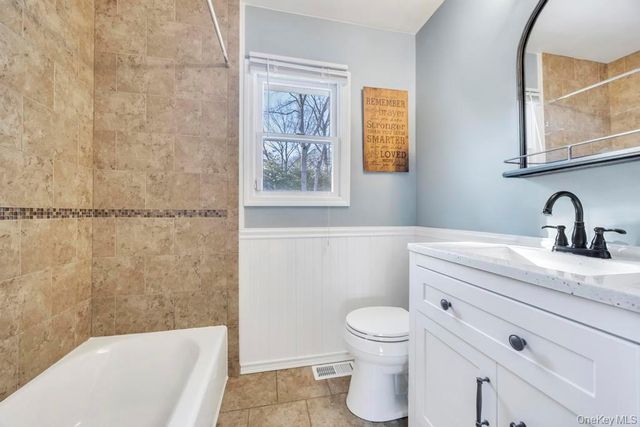 24 new Lane, Selden, NY 11784