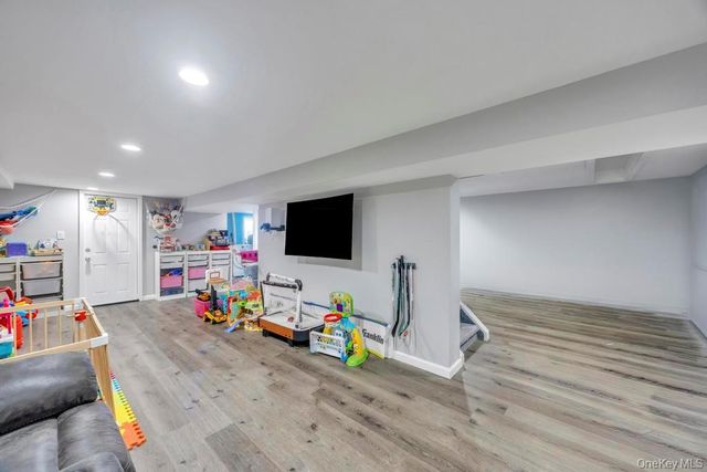 24 new Lane, Selden, NY 11784