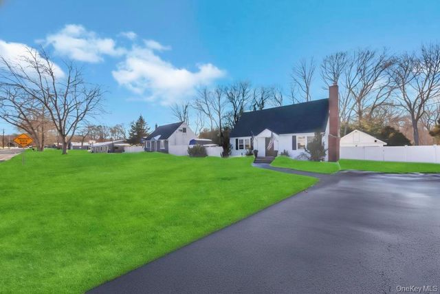 24 new Lane, Selden, NY 11784