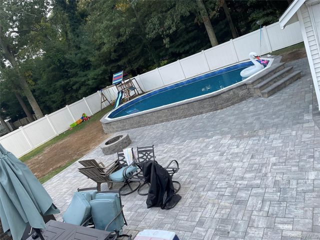 24 new Lane, Selden, NY 11784