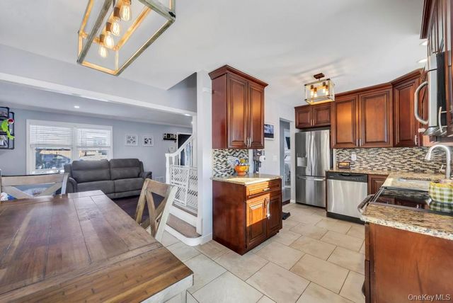 24 new Lane, Selden, NY 11784