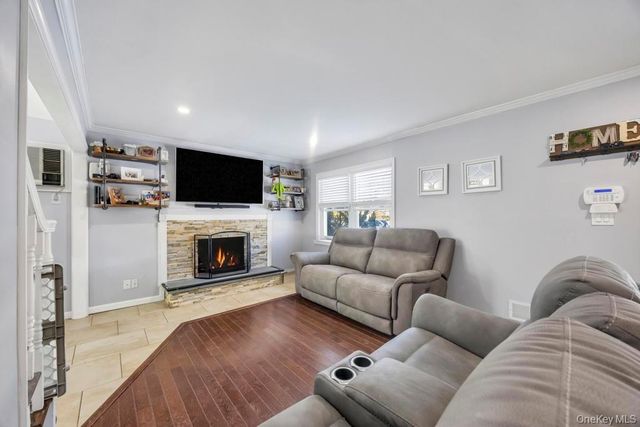 24 new Lane, Selden, NY 11784