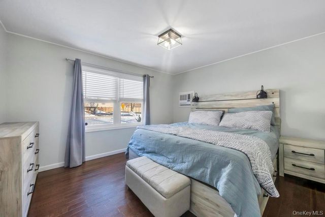 24 new Lane, Selden, NY 11784