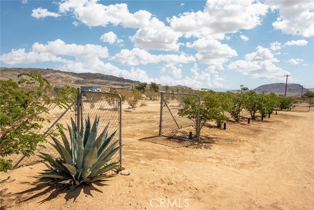 2250 Delgada Avenue, Landers, CA 92285