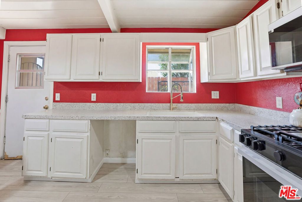 Image 12 of property listing at 15708 Horace Street, Granada Hills, CA 91344