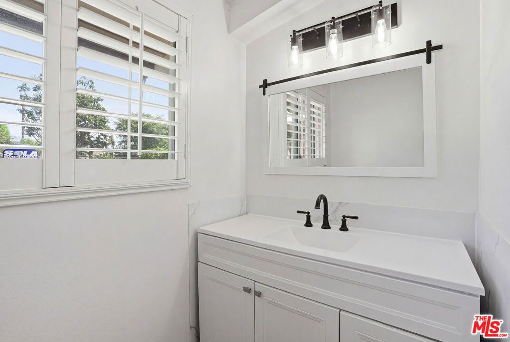 Image 17 of property listing at 15708 Horace Street, Granada Hills, CA 91344