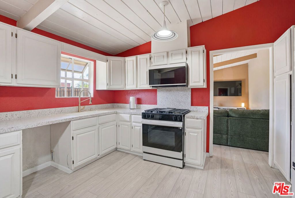 Image 8 of property listing at 15708 Horace Street, Granada Hills, CA 91344