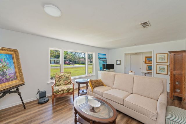 121 Priscilla Drive, Fort Walton Beach, FL 32547