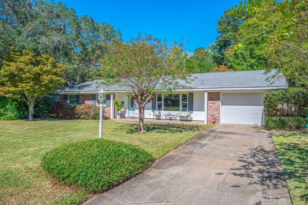 121 Priscilla Drive, Fort Walton Beach, FL 32547