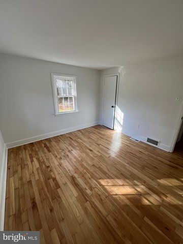 819 W KING RD, Malvern, PA 19355