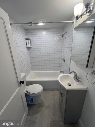 819 W KING RD, Malvern, PA 19355