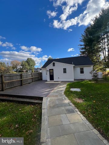 819 W KING RD, Malvern, PA 19355