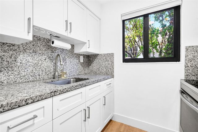 3522 SW 25th St 3522, Miami, FL 33133
