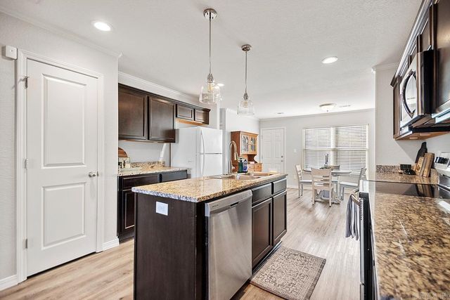 1025 Heritage Way, Benton, AR 72019