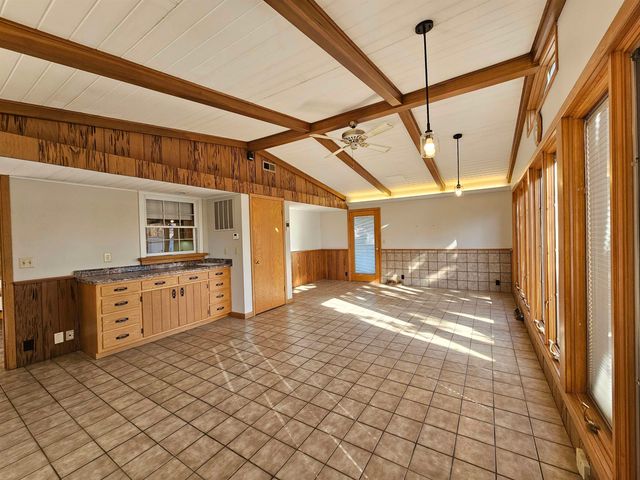 1018 Mellinger Dr, Salina, KS 67401