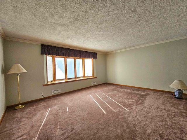 1018 Mellinger Dr, Salina, KS 67401