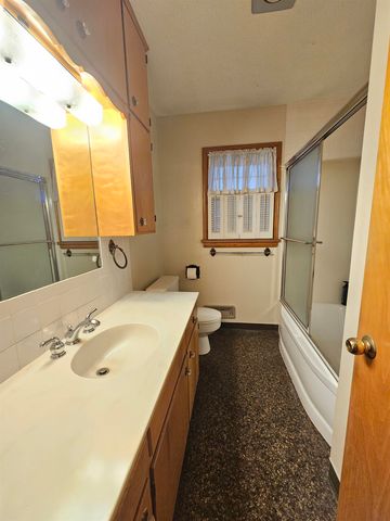 1018 Mellinger Dr, Salina, KS 67401