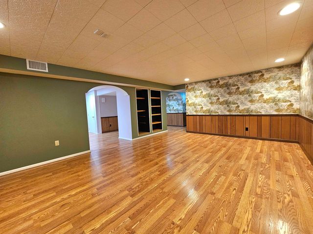 1018 Mellinger Dr, Salina, KS 67401