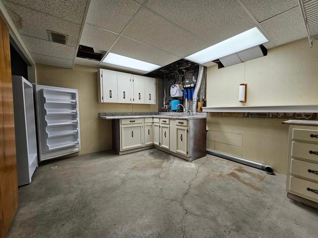 1018 Mellinger Dr, Salina, KS 67401