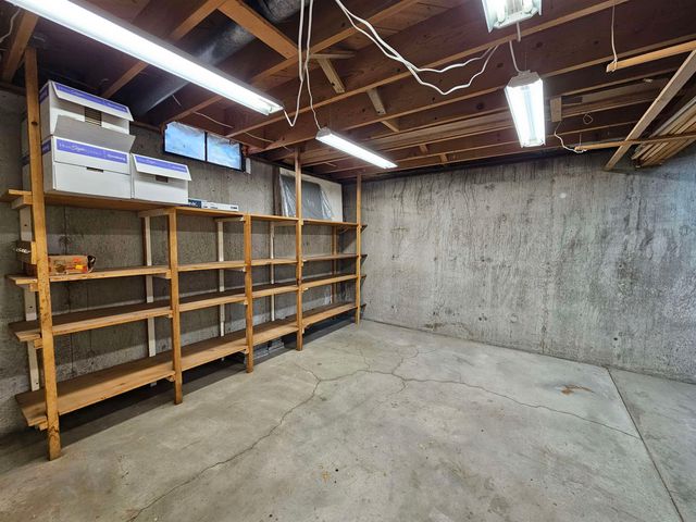 1018 Mellinger Dr, Salina, KS 67401