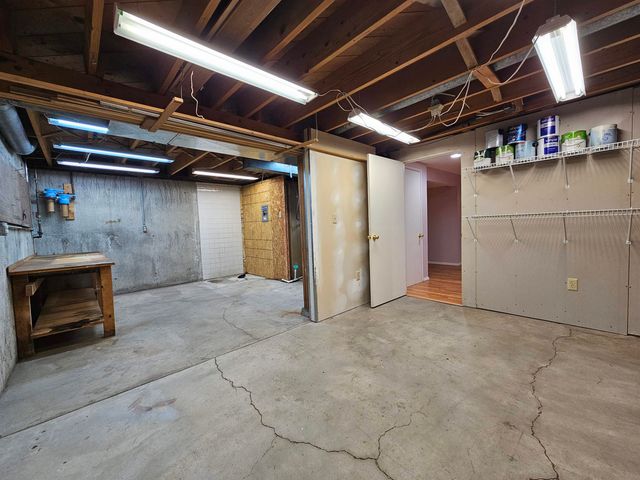 1018 Mellinger Dr, Salina, KS 67401