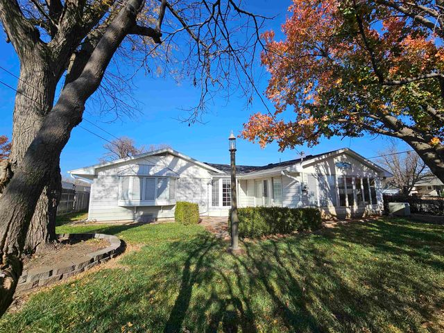 1018 Mellinger Dr, Salina, KS 67401