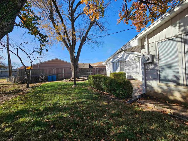 1018 Mellinger Dr, Salina, KS 67401