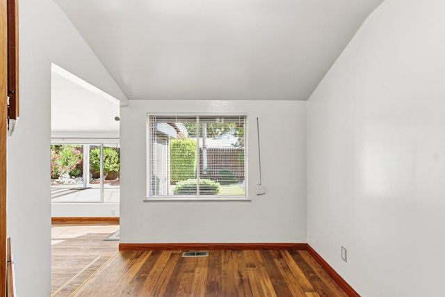2085 51st Ave, Sacramento, CA 95822