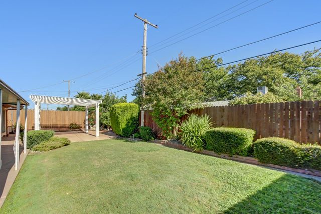 2085 51st Ave, Sacramento, CA 95822