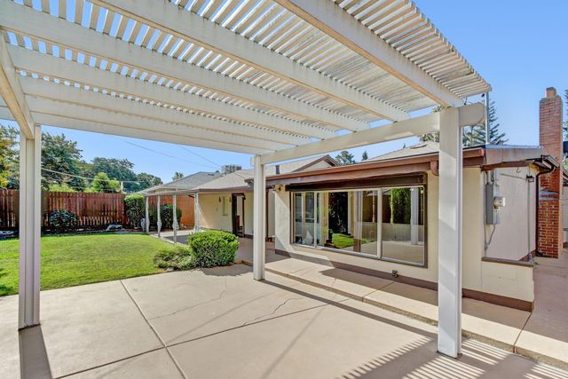 2085 51st Ave, Sacramento, CA 95822