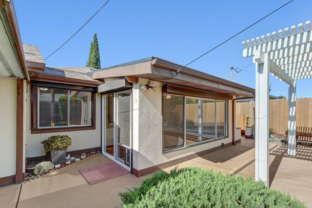 2085 51st Ave, Sacramento, CA 95822