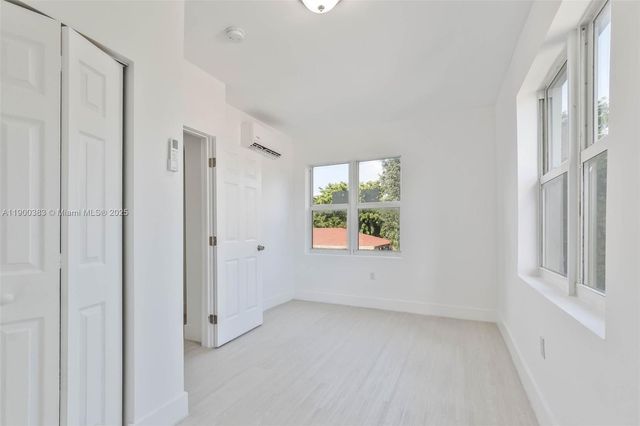 1051 NW 2nd St 12, Miami, FL 33128